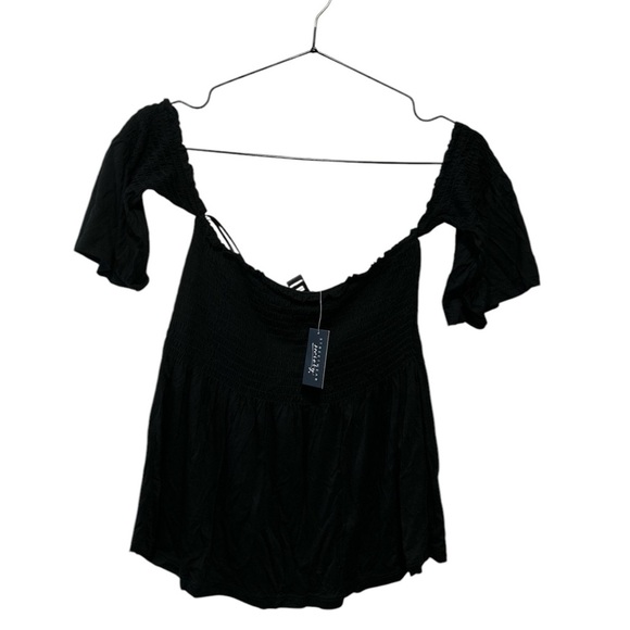 BNWT Black off-the-shoulder smocked crop top - Picture 2 of 4